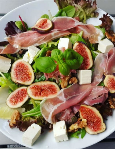frische Salate, Gesund, Lecker, Vegetarisch, Café Bistro Calwer Tor Weil der Stadt Bar Cocktails Böblingen Sindelfingen Calw Cocktails Bier vom Fass Wein Tee Kaffee