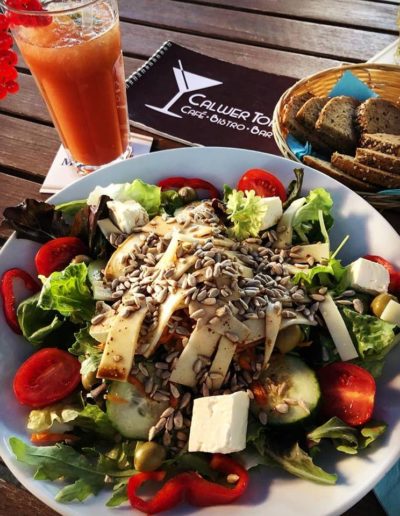 Landsalat, frische Salate, Gesund, Lecker, Vegetarisch, Café Bistro Calwer Tor Weil der Stadt Bar Cocktails Böblingen Sindelfingen Calw Cocktails Bier vom Fass Wein Tee Kaffee