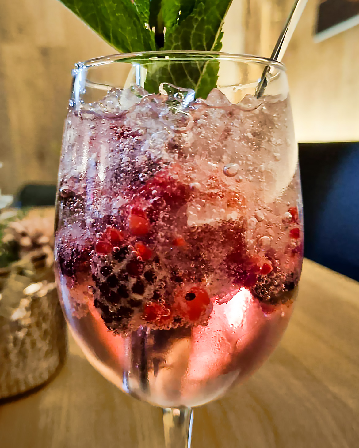 Gin-Wildberry-Spritz-Calwer-Tor-Weil-der-Stadt_2